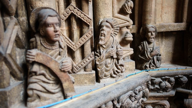 Auf Augenhöhe mit den filigranen Figuren auf dem Riesentor von St. Stephan zeigt sich: Bis heute ...
