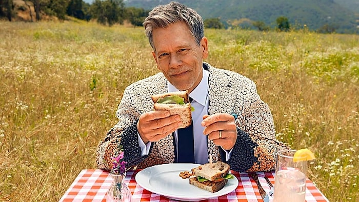 Der „Footloose“-Star schwärmt weiter von den Vorteilen von Hülsenfrüchten und nennt sich ...