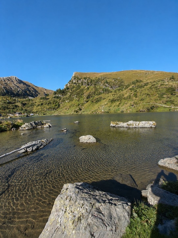 Der Falkertsee liegt in den westlichen Gurk- taler Alpen, in 1872 Metern Seehöhe.