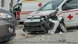 Der Lenker dieses Polos fuhr frontal gegen ein anderes Auto.
