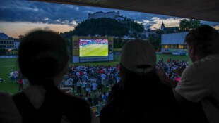 Viele Spiele zu den Nachtstunden machen Public Viewing wie bei der EM 2024 jetzt bei der ...