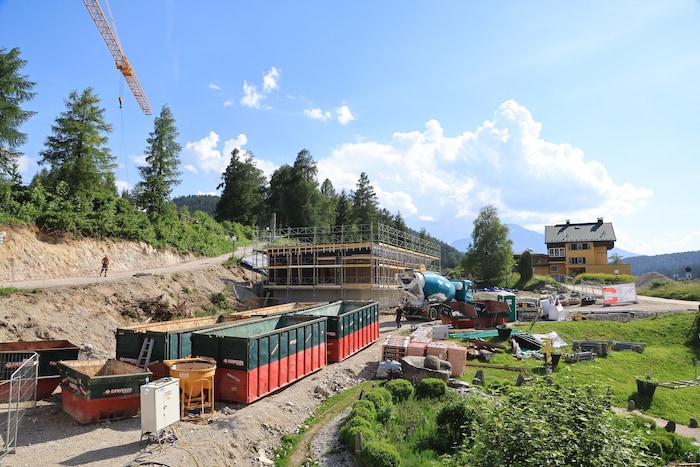 Parallel zum Reparaturprojekt wird das ursprüngliche Investitionsprojekt mit Wellnesslandschaft ...