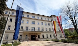 In der Landesregierung versucht man zu sparen.