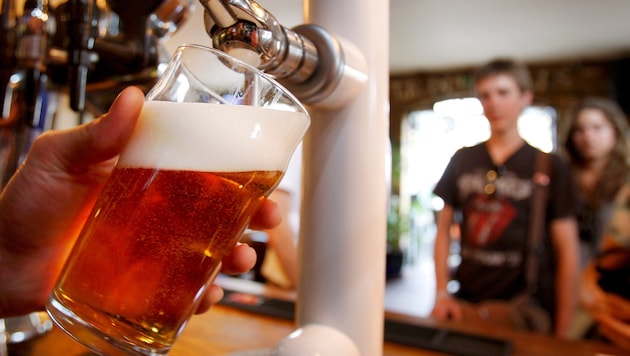 Bier trinken und gleich auch für zu Hause einkaufen – in Nordirland ist das nun möglich.