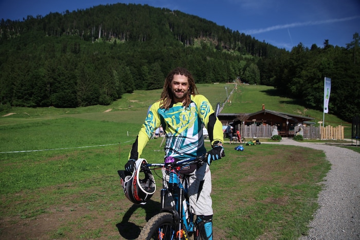 Alex Gebetsroither in voller Montur beim Testen des Parks.