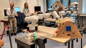 In den Laboratorien der Technischen Universität Wien lernen Roboter komplexe Handgriffe: Wir ...