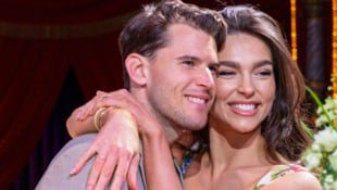 So süß und so verliebt bei der Hochzeit von Lilis Bruder in Düsseldorf: Dominik Thiem und Lili ...