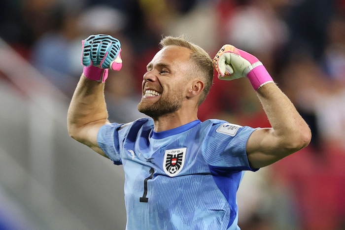 Alex Schlager will have to show all his skills against Lionel Messi.