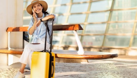 Auf dem Flughafen lauern oft schon krankmachende Keime auf die Urlauber.