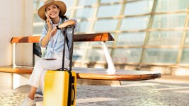 Auf dem Flughafen lauern oft schon krankmachende Keime auf die Urlauber.