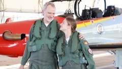 Spaniens König Felipe VI. und Kronprinzessin Leonor heben gemeinsam an Bord von zwei Pilatus ...