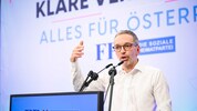 Bei seiner Bierzelt-Rede am 1. Mai in Linz huldigte FPÖ-Chef Kickl der „guten alten Zeit“, in ...