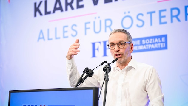 Bei seiner Bierzelt-Rede am 1. Mai in Linz huldigte FPÖ-Chef Kickl der „guten alten Zeit“, in ...