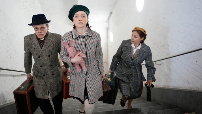 Rob Pelzer (Papa), Sarah Weidinger (Anna), Daniela Dett (Mama), Theater in der Kulturfabrik,.