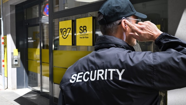 Post-Shop in der Schwaigergasse im 21. Bezirk mit Security (Symbolfoto)