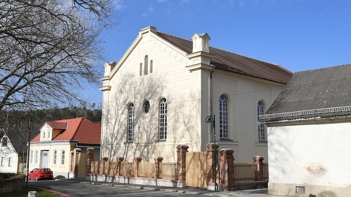 Kaum ein Ort im Burgenland eignet sich besser für die Ausstellung als die ehemalige Synagoge von ...