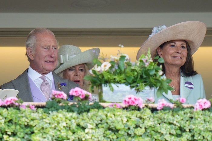 Carole Middleton beobachtete gemeinsam mit Charles und Camilla die Rennen.