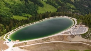 Die Wasserfläche beim Speicherteich „Almsee“ wurde fast verdreifacht – gleich anschließend (re.) ...