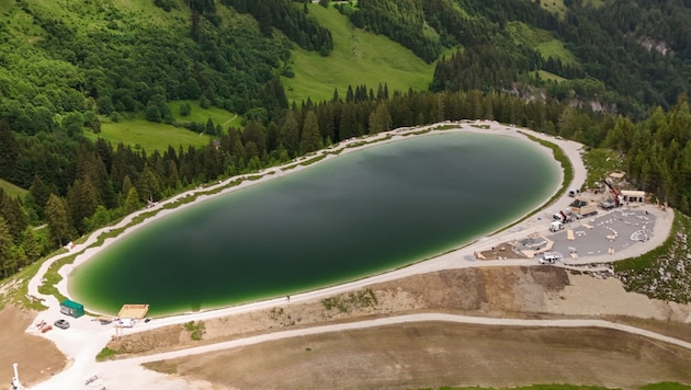 Die Wasserfläche beim Speicherteich „Almsee“ wurde fast verdreifacht – gleich anschließend (re.) ...