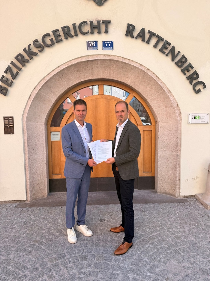 Schulterschluss auch in Rattenberg – mit Stadtchef Freiberger (links) und NR Hechenberger.