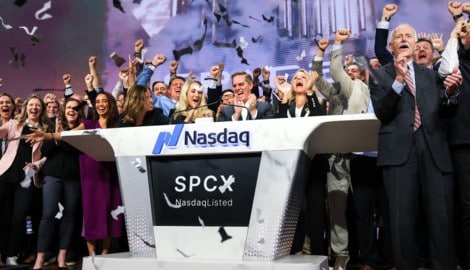 Die Nasdaq lockerte die Anforderungen, was SpaceX massiv half.