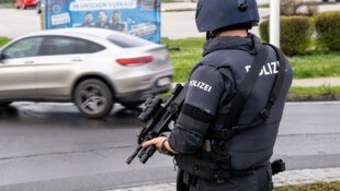 Die Fahndung nach dem Täter läuft.