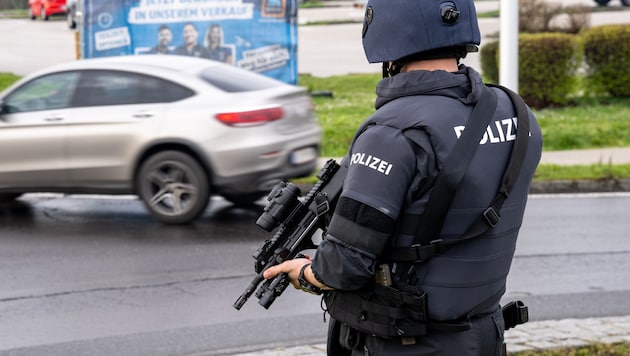 Die Fahndung nach dem Täter läuft.