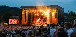 Die Schlosswiese in Moosburg verwandelt sich wieder zum Festivalgelände.