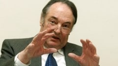 Peter Schuster bei einer Podiumsdiskussion in Wien im Jahr 2009