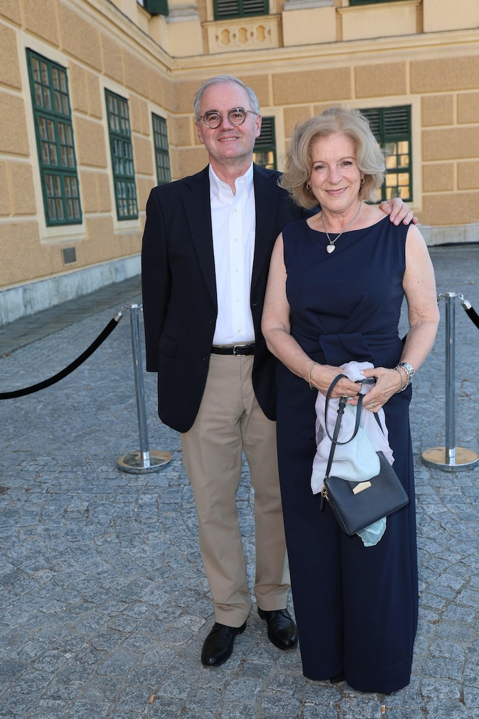 Vor dem Konzert beim Cocktail im Schloss: Ingrid Thurnher mit Gatte Andreas Grünbichler
