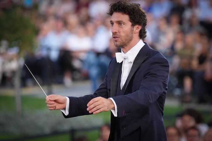 Star-Dirigent Lorenzo Viotti (36)