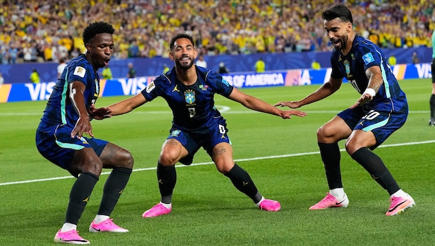Brazil’s stars, including Vinicius Junior (left) and Cunha (center), are in the mood to dance.