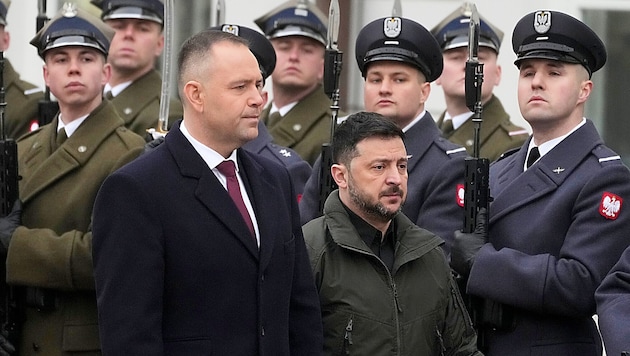 Die beiden Präsidenten Karol Nawrocki und Wolodymyr Selenskyj während eines Treffens im Dezember ...