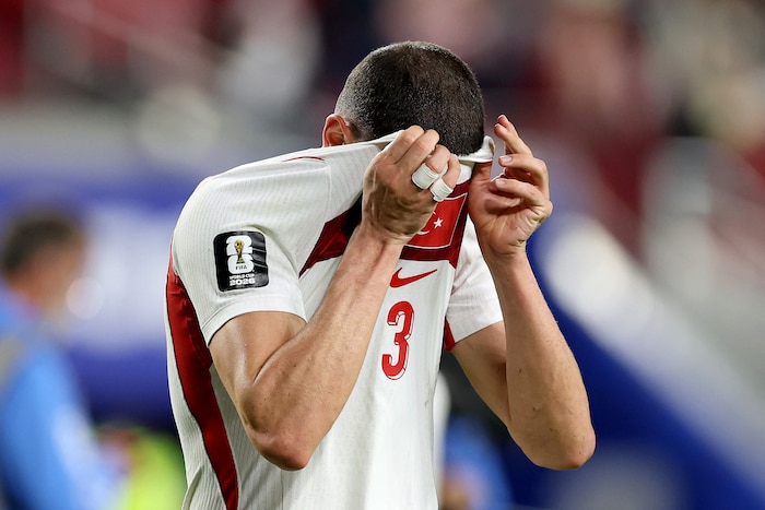 Merih Demiral wollte sich nur mehr verstecken.