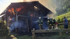 Als die Feuerwehr eintraf, stand die Hütte bereits in Vollbrand.