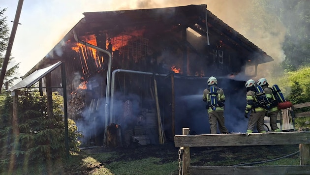 Als die Feuerwehr eintraf, stand die Hütte bereits in Vollbrand.