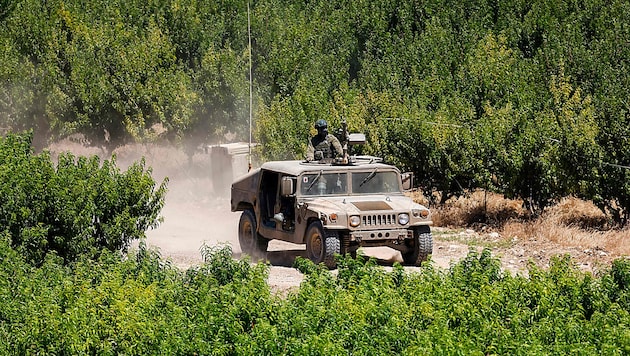 Eine israelische Patrouille an der Grenze zum Libanon