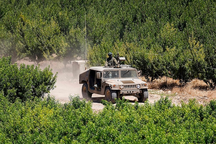 Eine israelische Patrouille an der Grenze zum Libanon