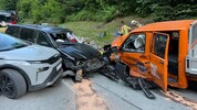 Gleich mehrere Fahrzeuge waren an dem Unfall beteiligt.