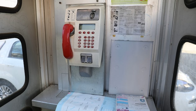 Ein Auslaufmodell: die gute alte Telefonzelle. 180 dieser kleinen Häuschen gibt es in Vorarlberg ...