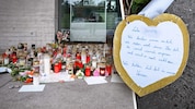Der Eingang der Mittelschule, in der die grauenhafte Tat an der 28-jährigen Frau geschehen ist. ...