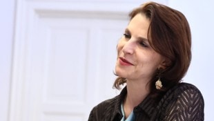 Salzburgs Landeshauptfrau Karoline Edtstadler (ÖVP) will sich in einer aktuellen PR-Videoserie ...