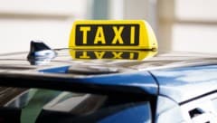 Anstatt die Frau im Taxi mitzunehmen, brachte er ihr zwei Flaschen Wein.