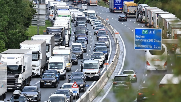 Das Auto für die Firma nutzen fast 15.000 Tiroler auch in ihrer Freizeit. Der VCÖ pocht auf eine ...