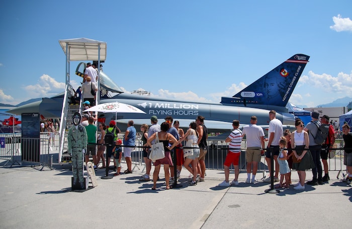 Beim Eurofighter gab es eine lange Schlange.