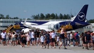 Trotz Rekordhitze kamen Tausende zum Flughafen-Fest.