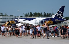 Trotz Rekordhitze kamen Tausende zum Flughafen-Fest.