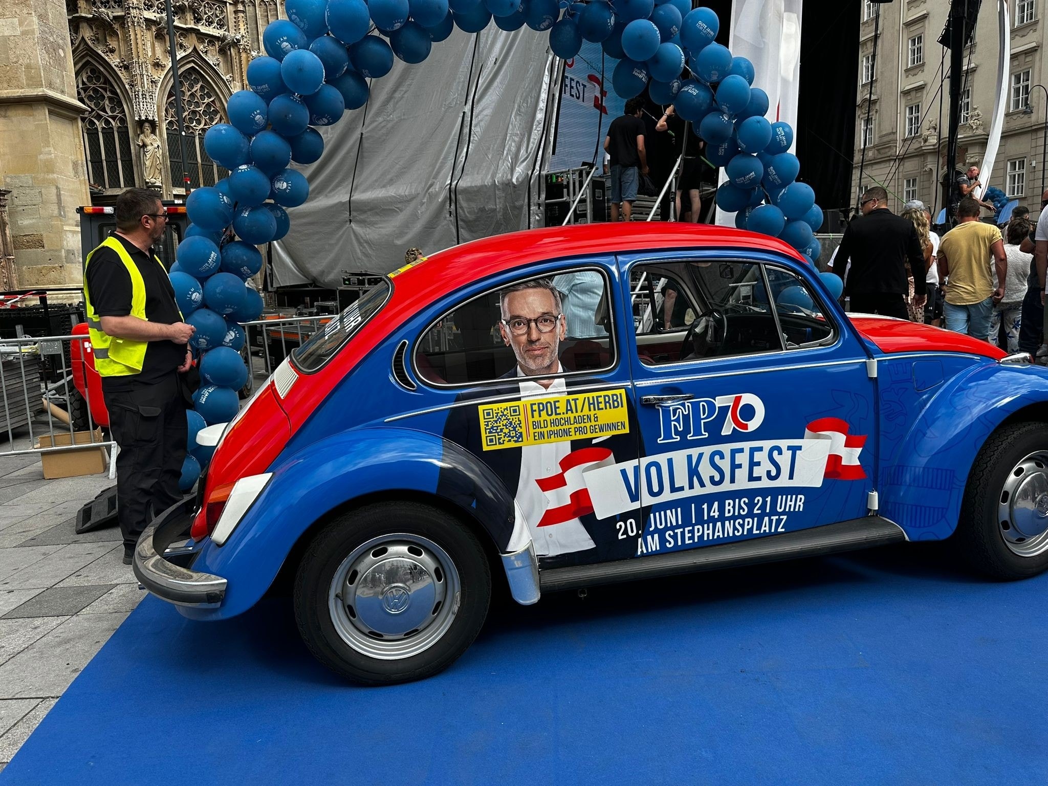 Ein „Herbie“ beim blauen „Volksfest“ am Stephansplatz
