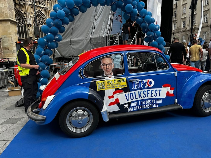 Ein „Herbie“ beim blauen „Volksfest“ am Stephansplatz