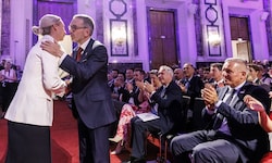 Bussi für AfD-Co-Vorsitzende Alice Weidel in der Hofburg. Herbert Kickls Gästeliste sorgt für ...